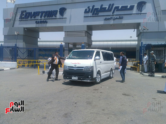 جثمان الطالبة مريم يغادر مطار القاهرة (3)