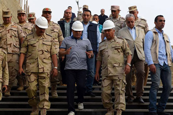 الرئيس السيسي يتفقد سير العمل بمشروعات العاصمة الإدارية الجديدة (15)