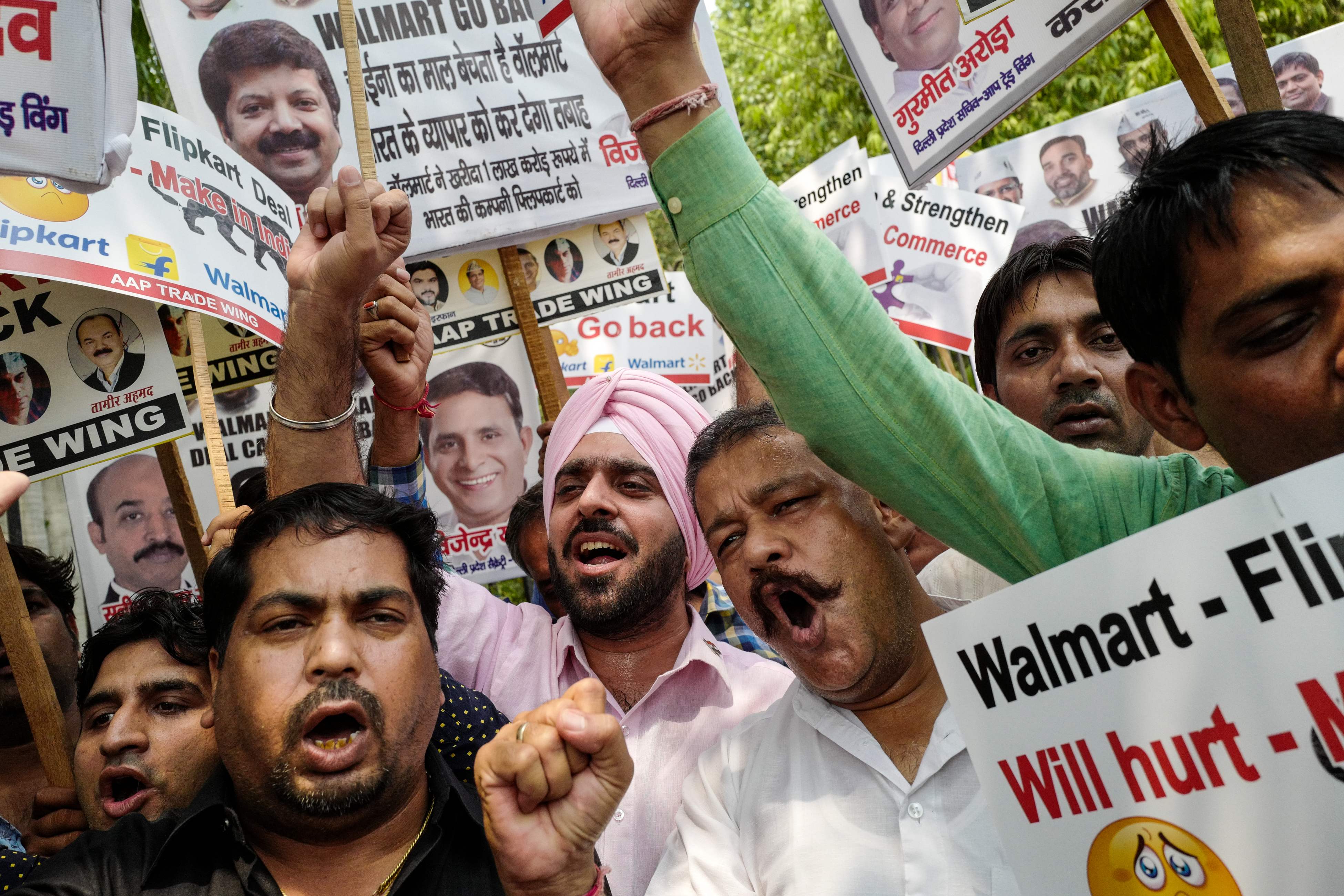 مظاهرات هندية ضد بيع أسهم شركة لصالح أخرى أمريكية