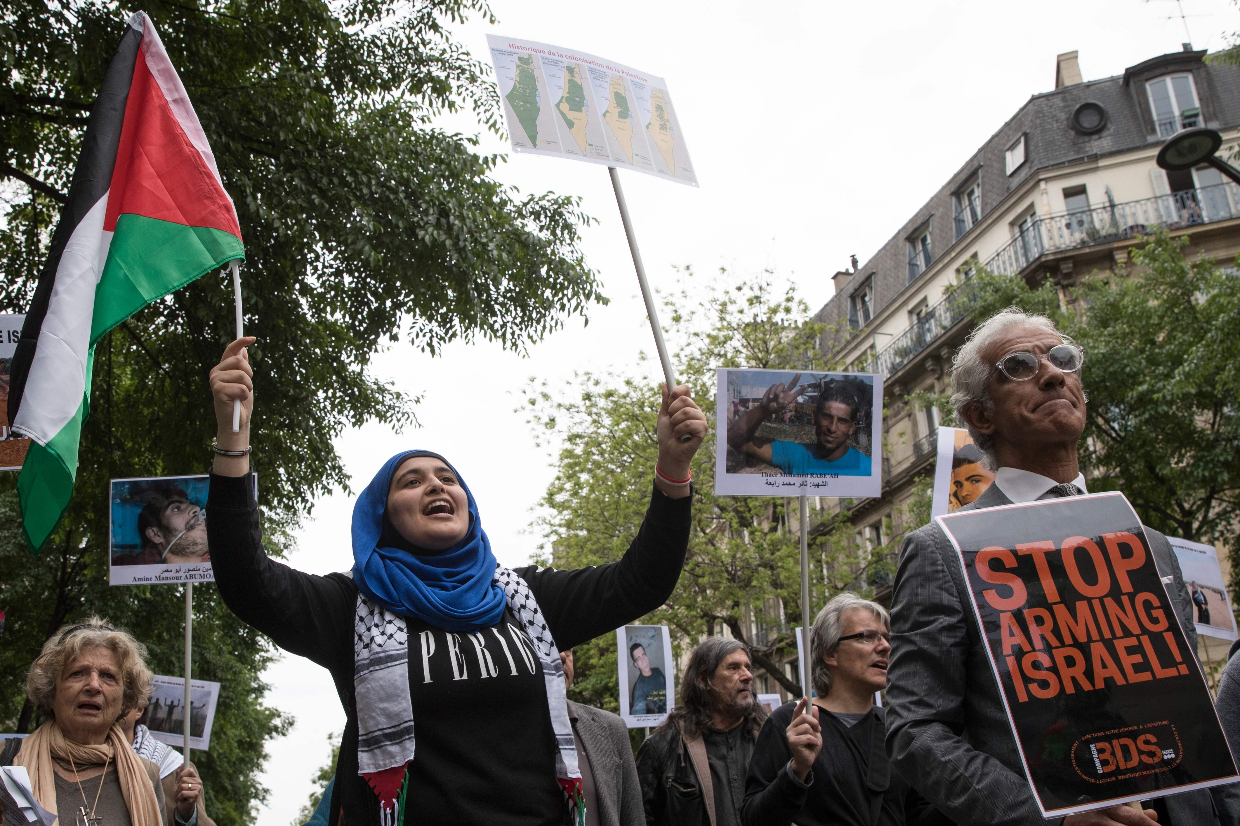 جانب من مظاهرة فى فرنسا احتجاجا على الانتهاكات الإسرائيلية بفلسطين