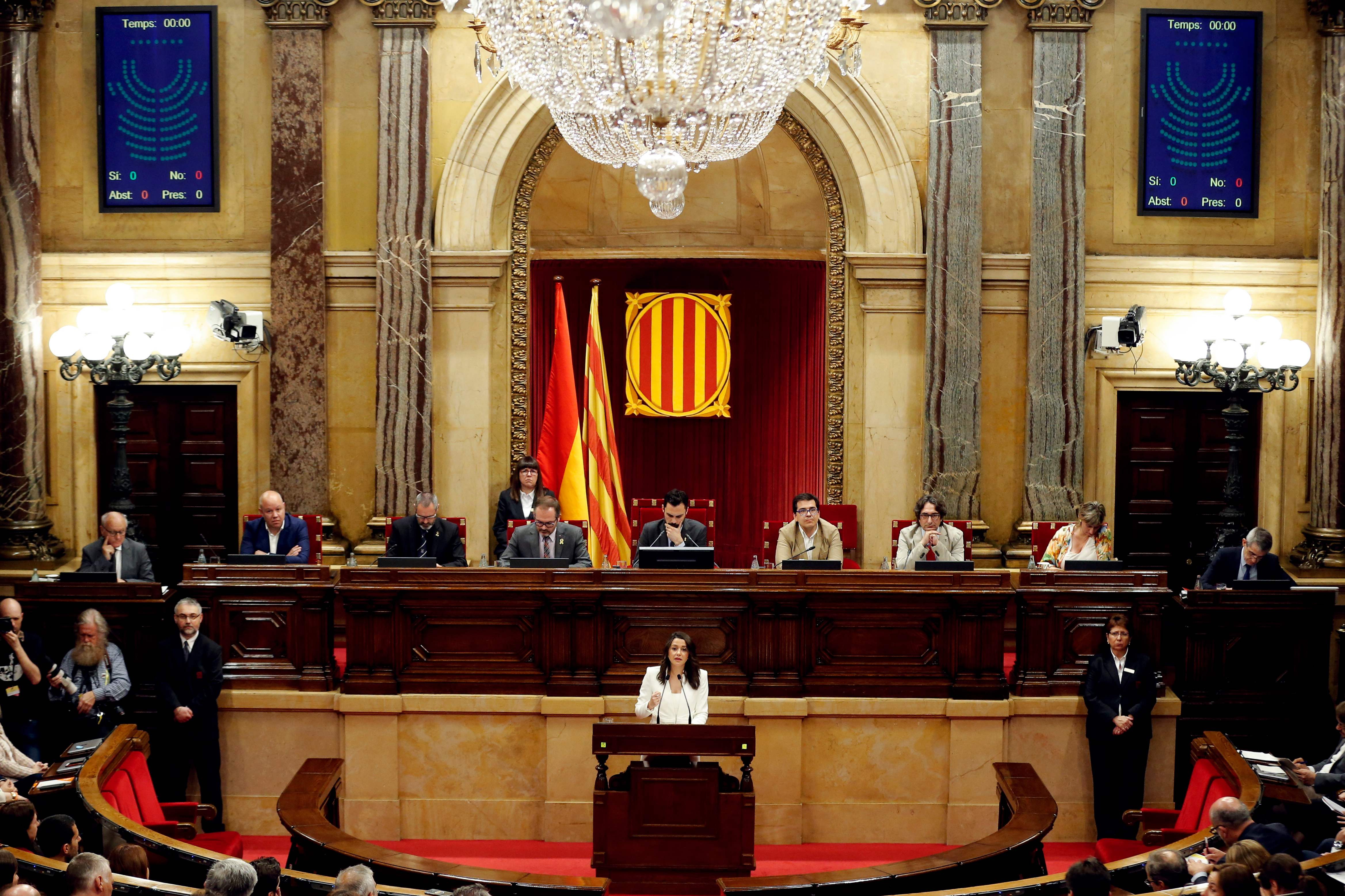 برلمان كتالونيا يبدأ مناقشة لاختيار رئيس للحكومة الإقليمية