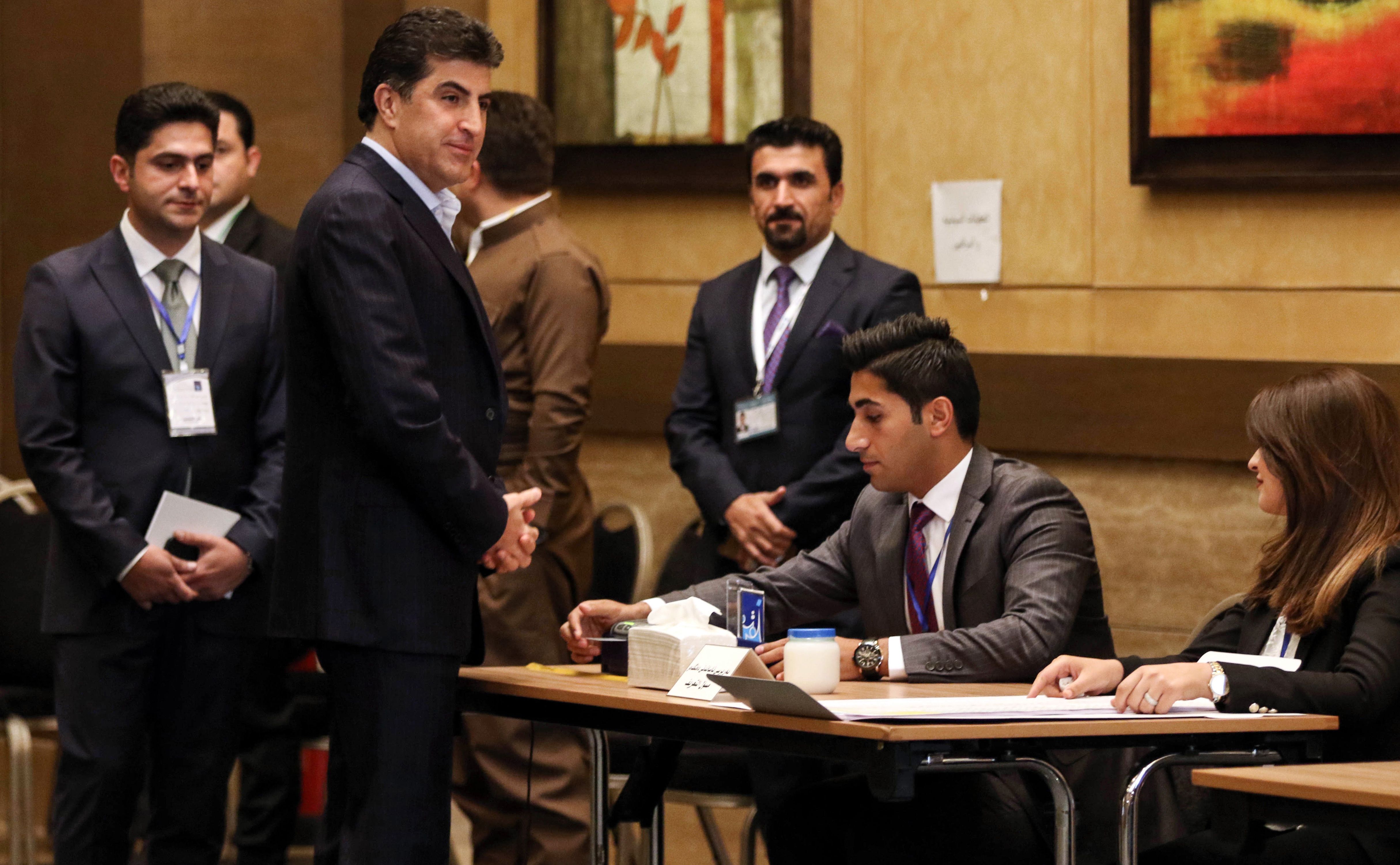  تواجد رئيس حكومة كردستان بلجنة التصويت 