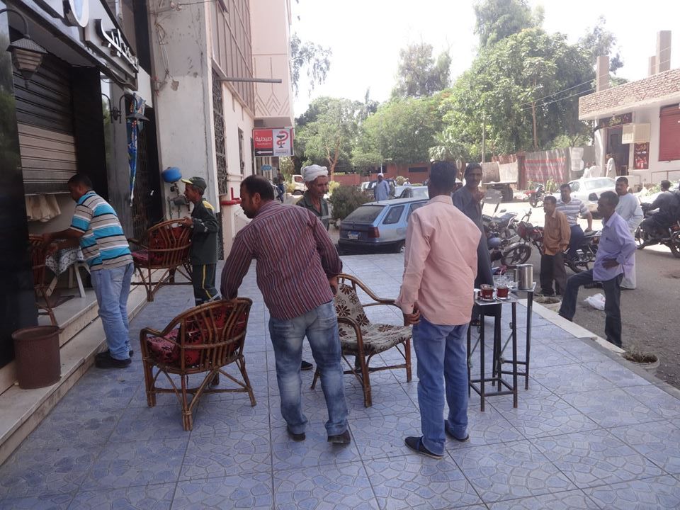 إغلاق مقهى شهير لعدم توافر شروط الترخيص بمدينة الأقصر (2)