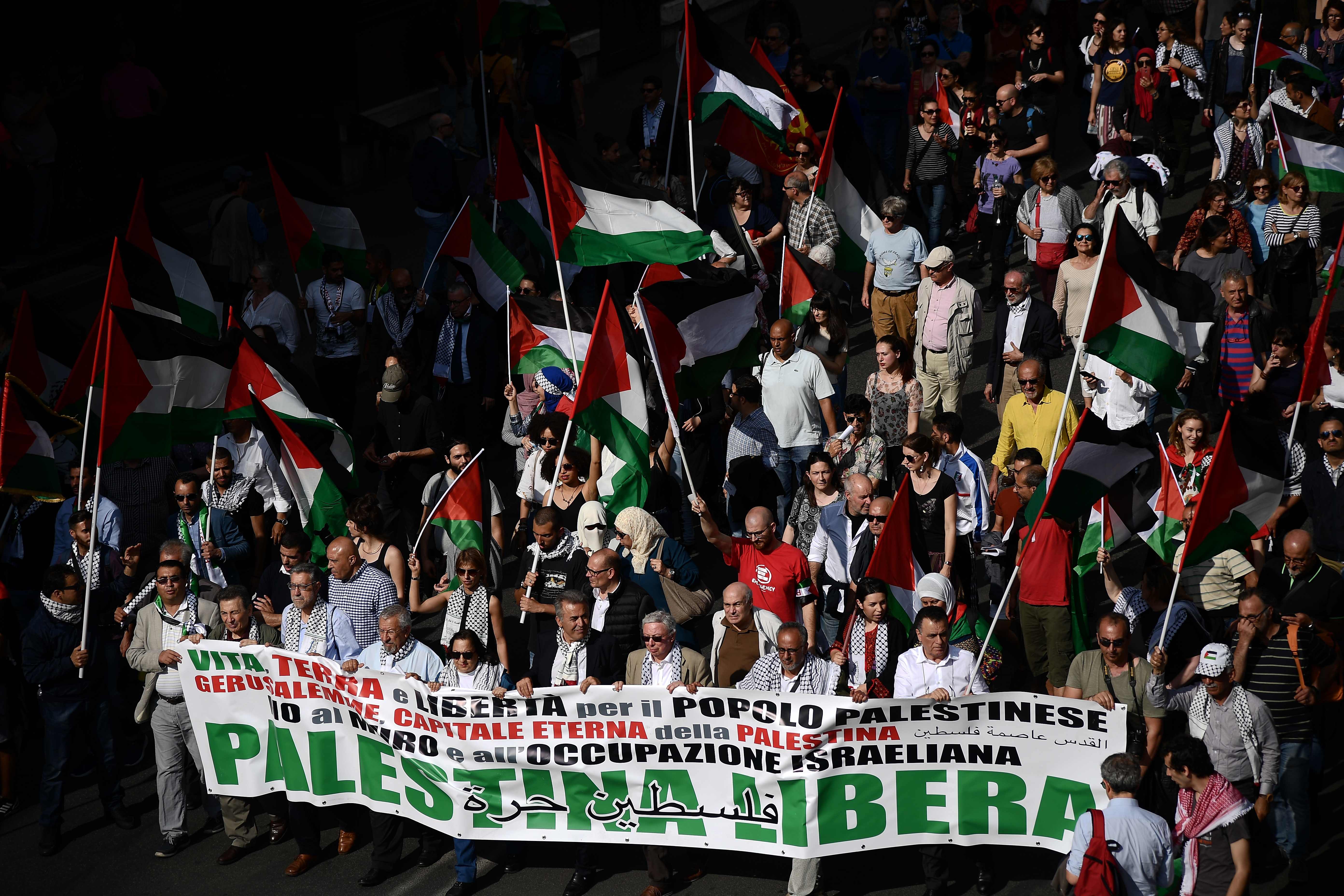 مسيرة حاشدة فى روما تضامنا مع الشعب الفلسطينى