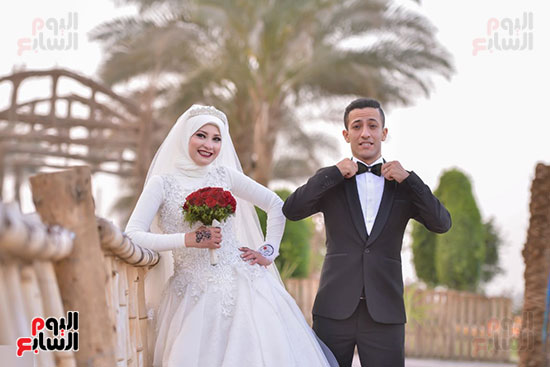 الزميل محمد سعودى وزوجته قبيل حفل الزفاف
