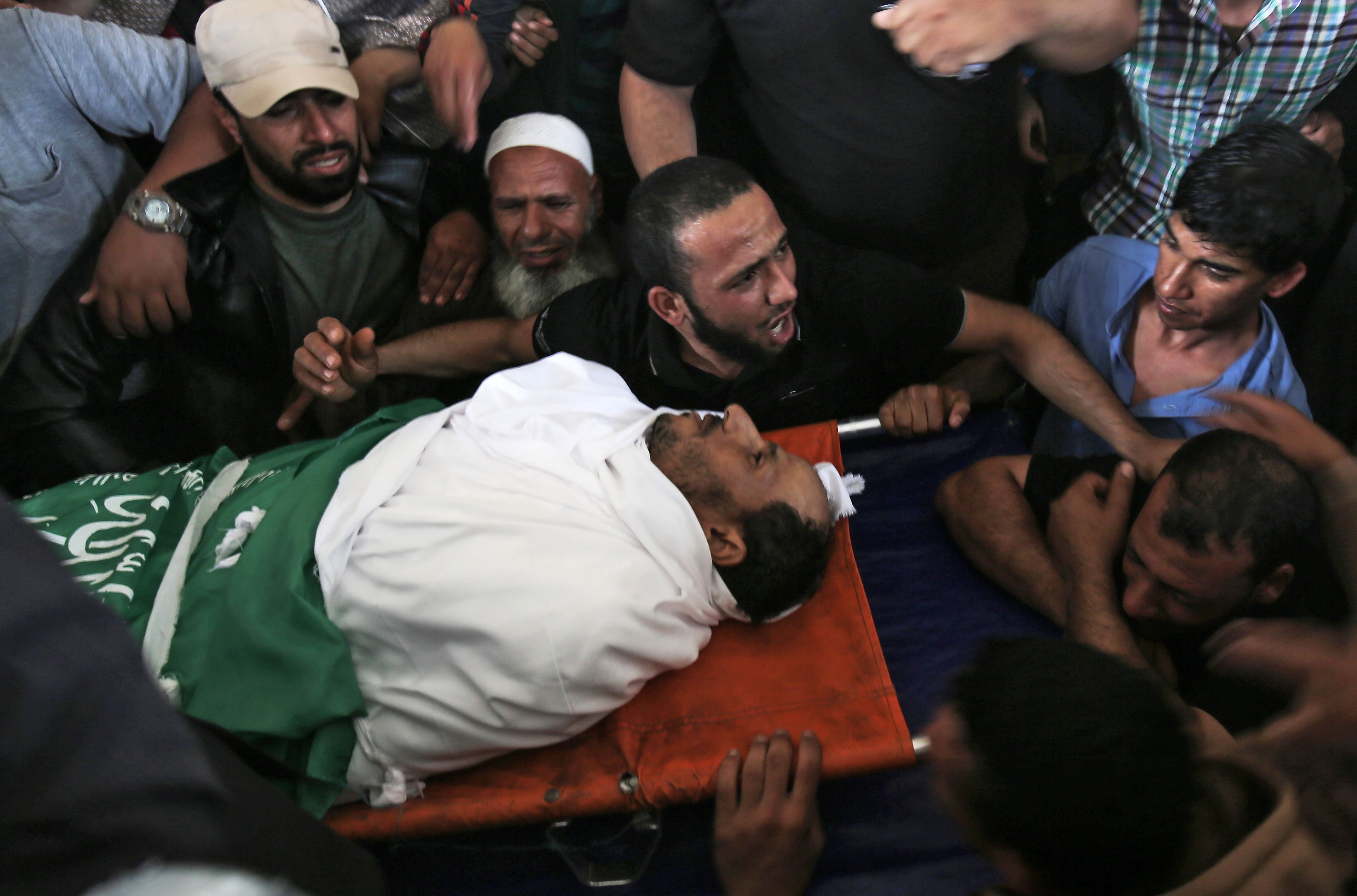 تشييع جثمان شهيد فلسطينى فى قطاع غزة