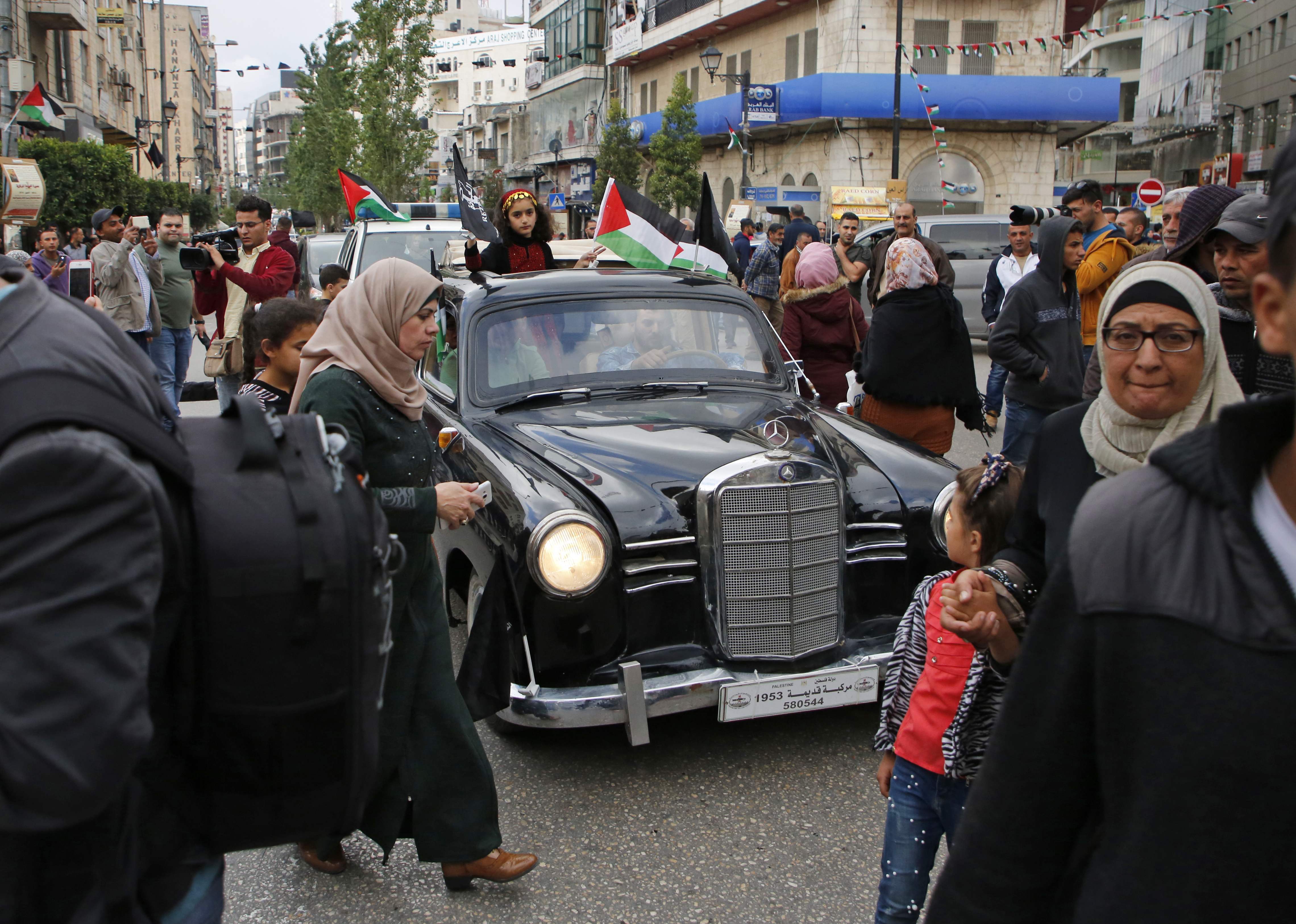 سيارات قديمة فى رام الله خلال مسيرات ذكرى النكبة