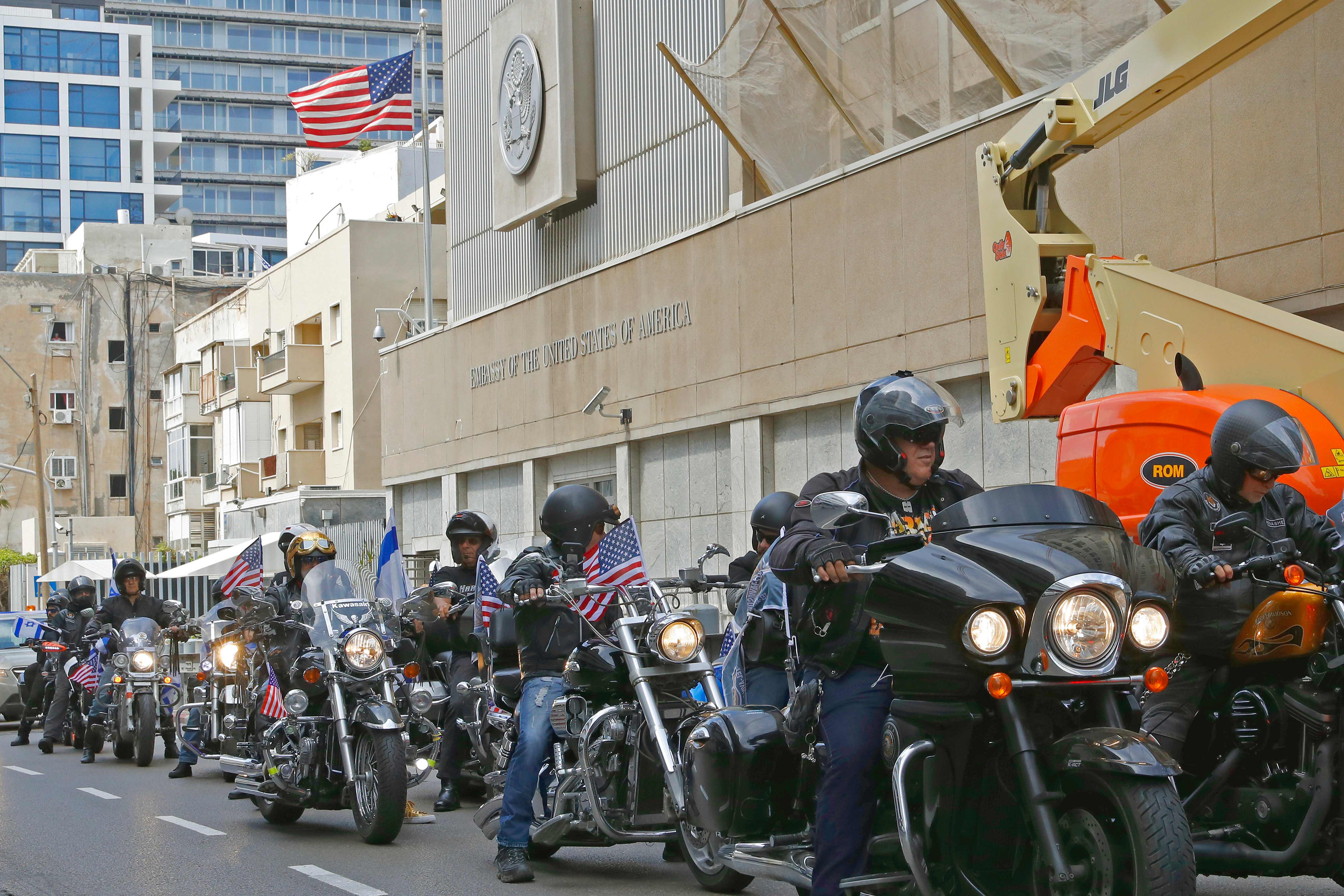 أعلام أمريكا على الدراجات البخارية احتفالًا بنقل سفارتها للقدس