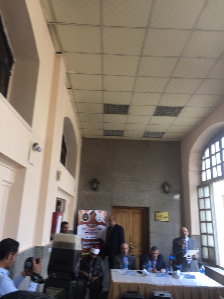الداخلية توزع مساعدات على أسر السجناء الداخلية توزع مساعدات على أسر السجناء
