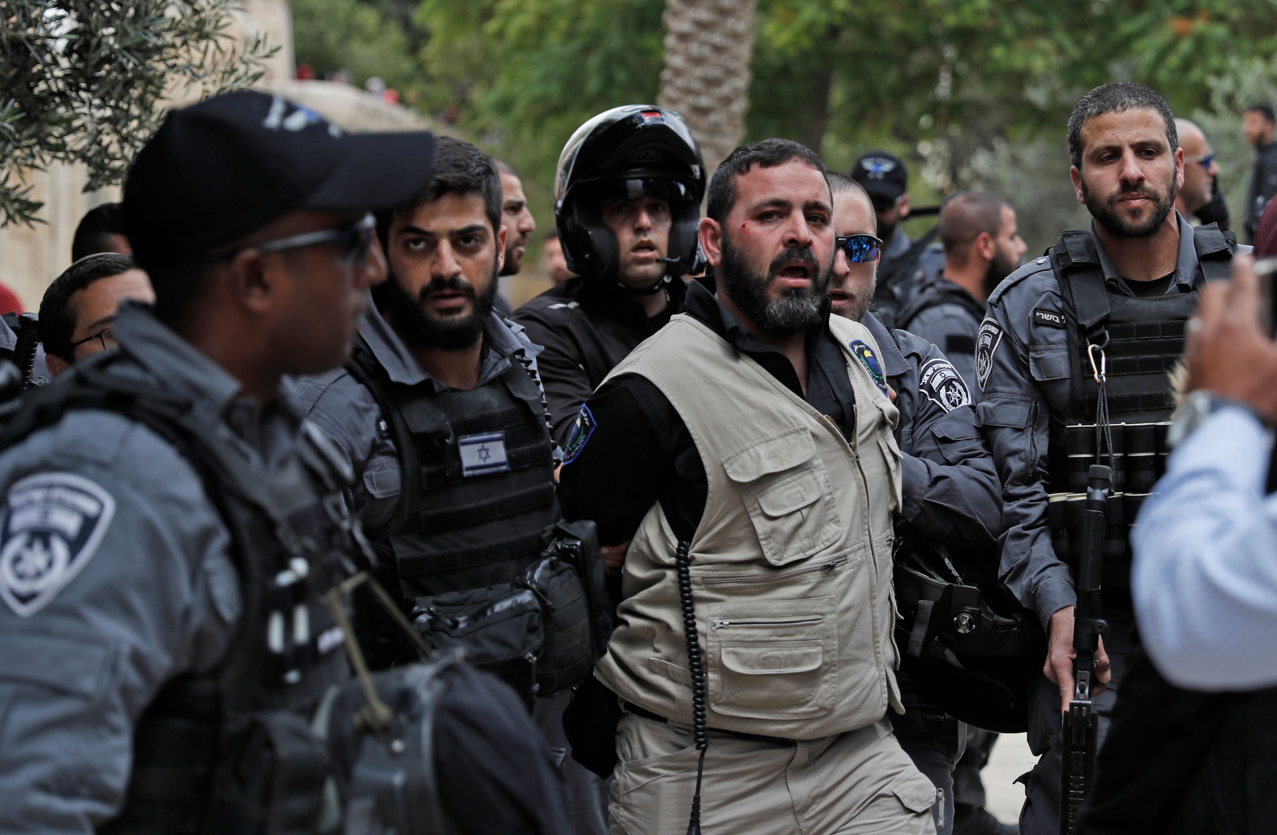 اعتقال فلسطيني اعتقال فلسطيني