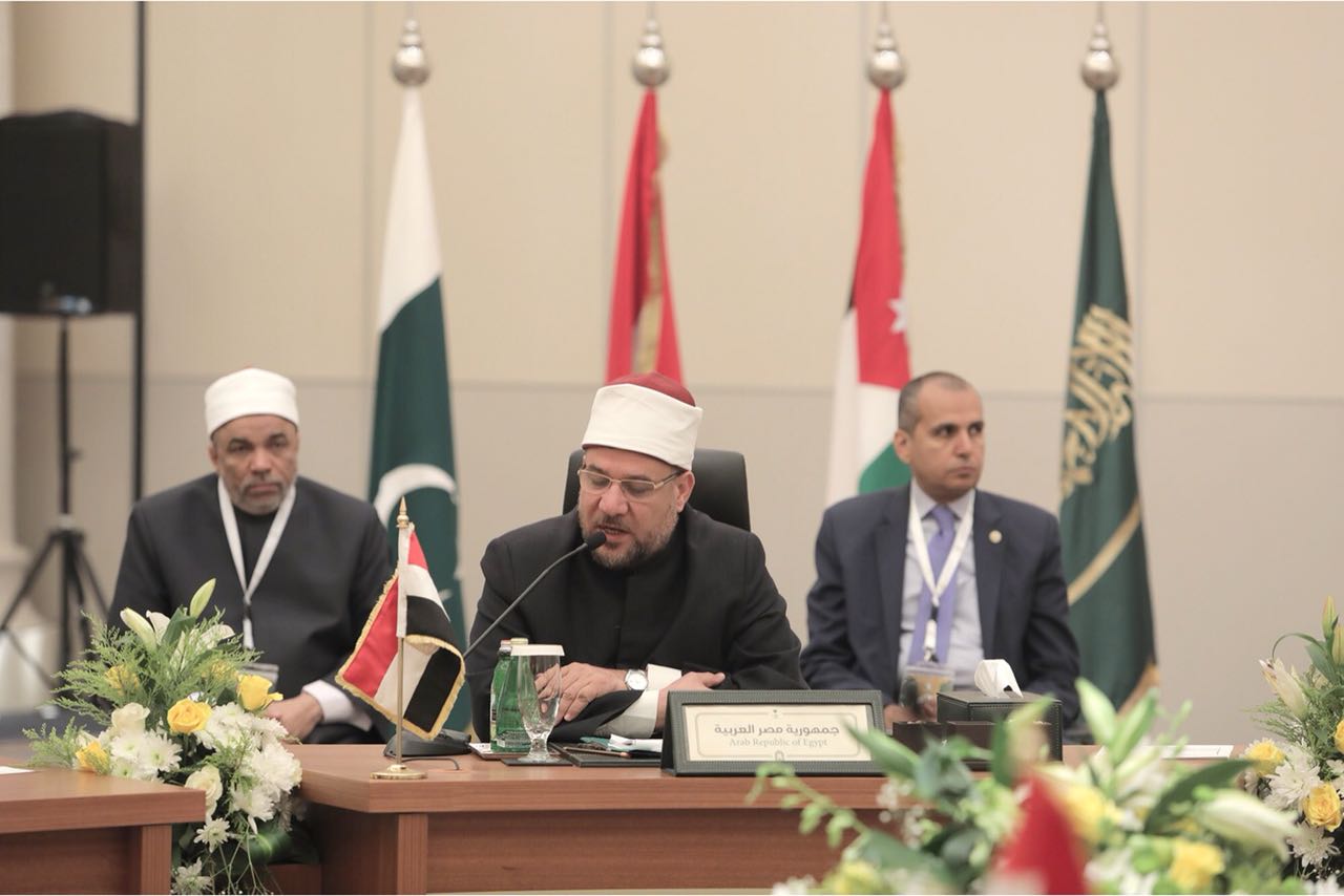 وزير الاوقاف المصرى متحدثا باجتماع تنفيذية العالم الاسلامى