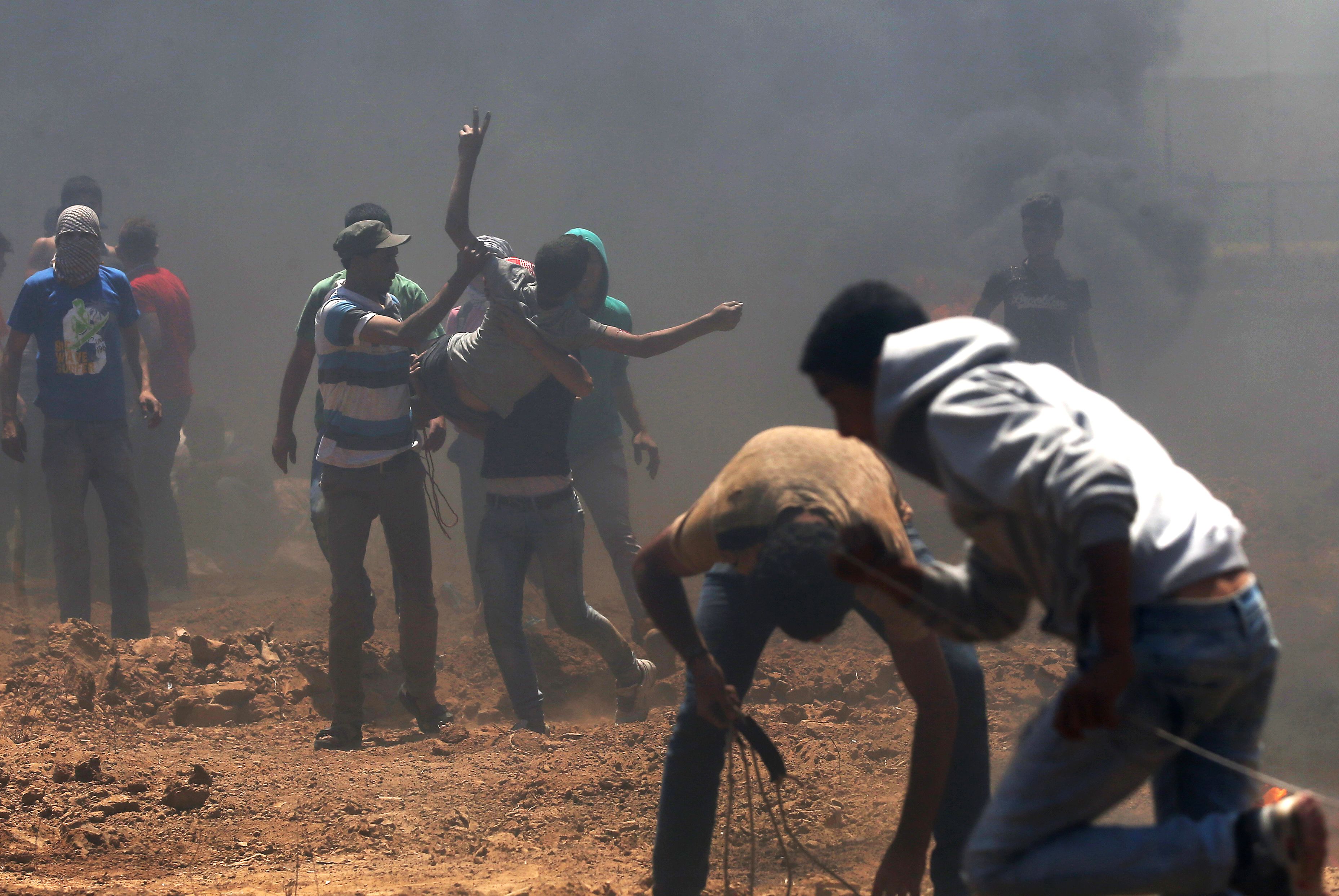 مواجهات عنيفة بين الفلسطينيين والاحتلال على حدود غزة
