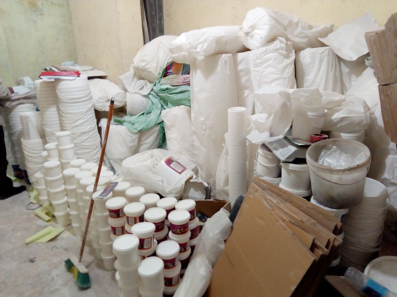 ضبط مصنع سوبيا بدون ترخيص  (6)