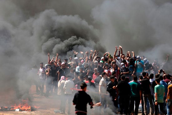 تجمع مئات الشباب الفلسطينى على القطاع الحدود لغزة
