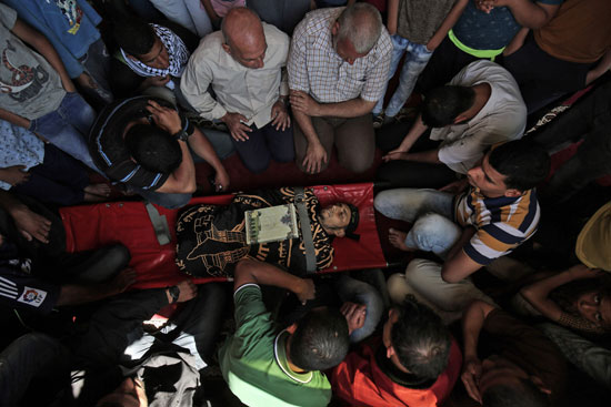 جانب من تشييع جثمان الشهيد الفلسطينى