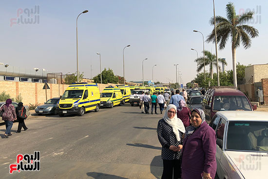 سيارة إسعاف تصل مطار القاهرة لنقل رفات الأقباط (3)