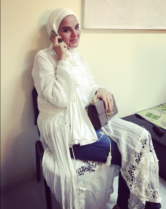 شيماء سعيد مرتدية الحجاب