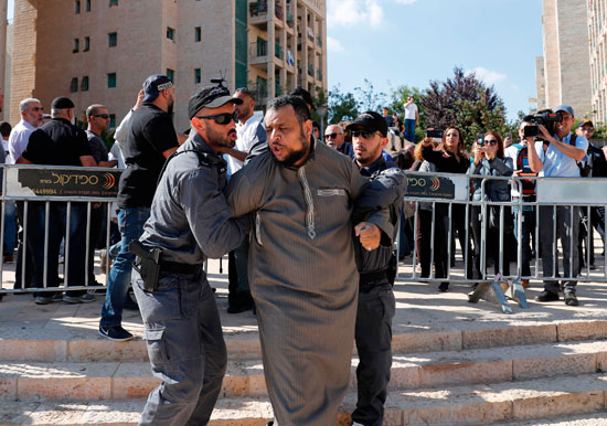 شرطة الاحتلال تعتقل فلسطينى فى القدس