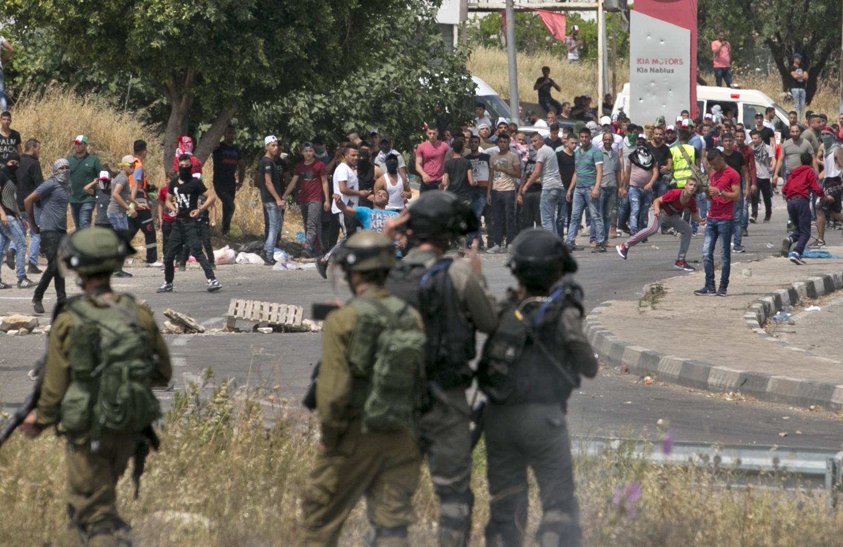 قوات الاحتلال تطلق الرصاص على المتظاهرين