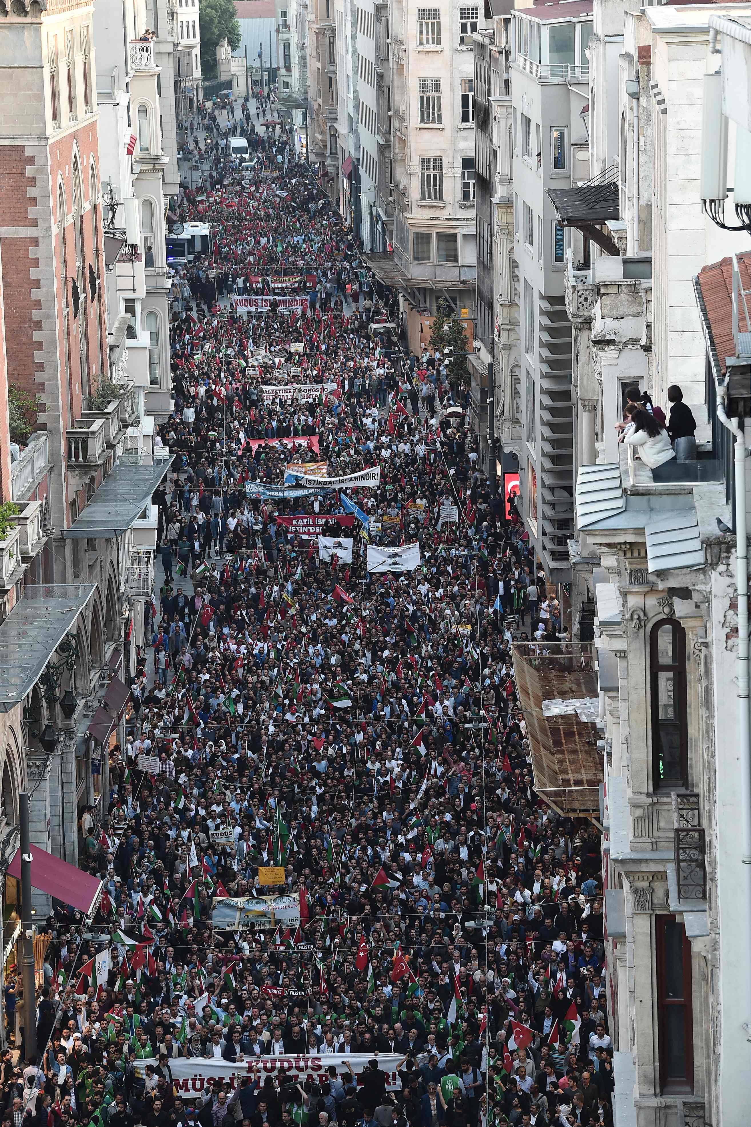 الآلاف يتظاهرون فى تركيا