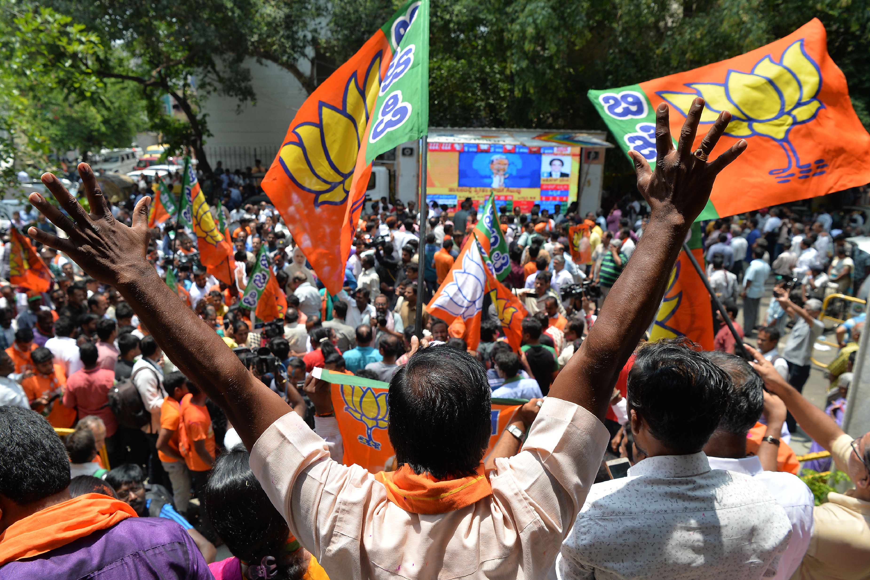 صور احتفالات الحزب الحاكم فى الهند بنتائج الانتخابات