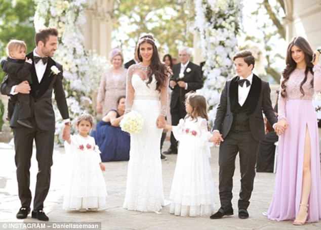 زفاف دانييلا وفابريجاس وابنائهم