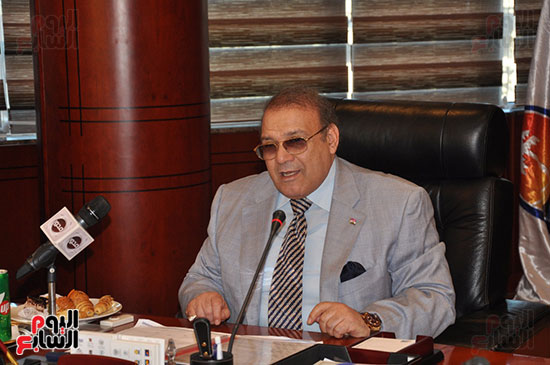 الدكتور حسن راتب يسلم شهادات إتمام دورة أكاديمية المياه العربية (3)