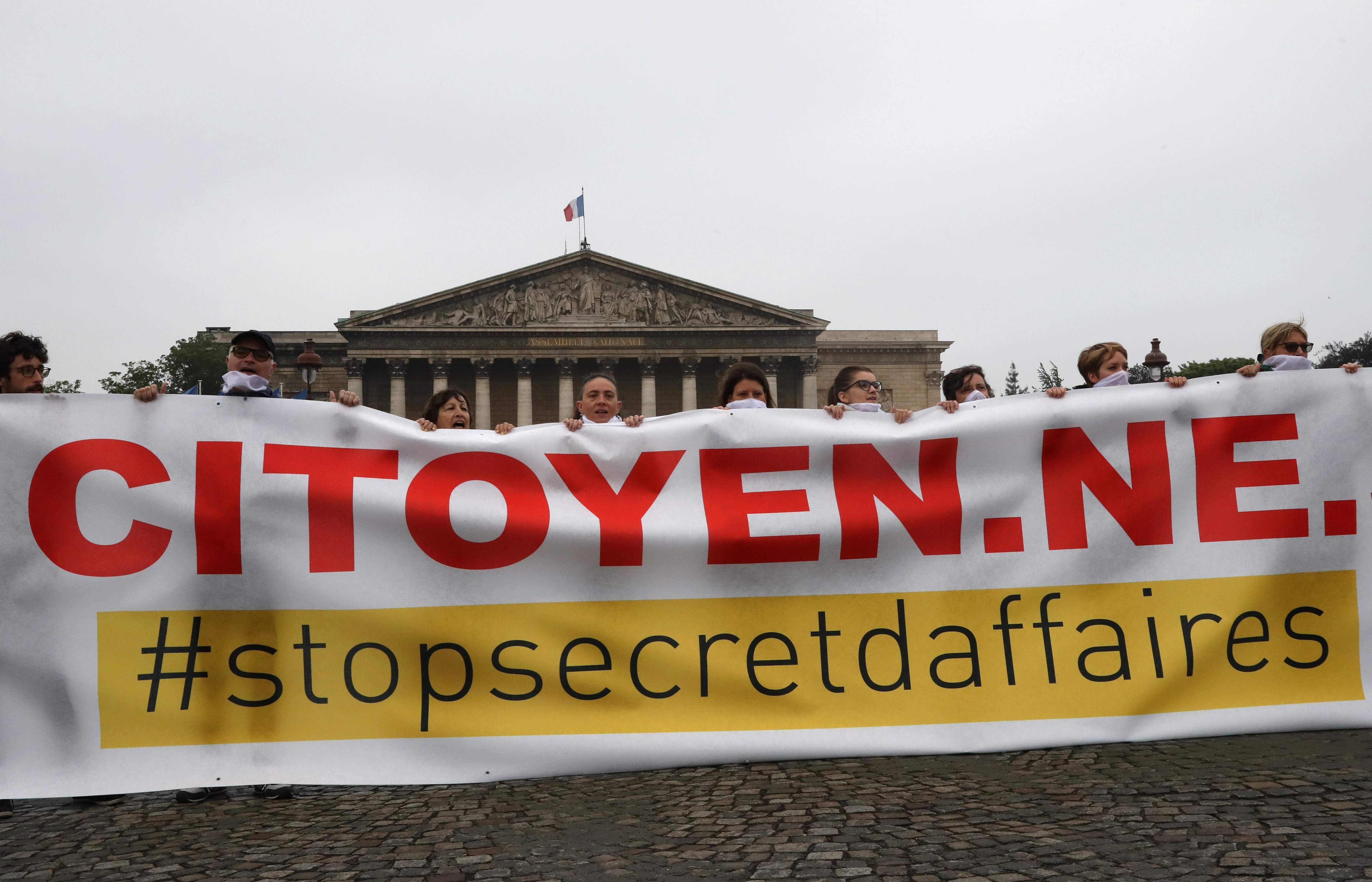 احتجاجات فى فرنسا على مشروع قانون السر التجارى