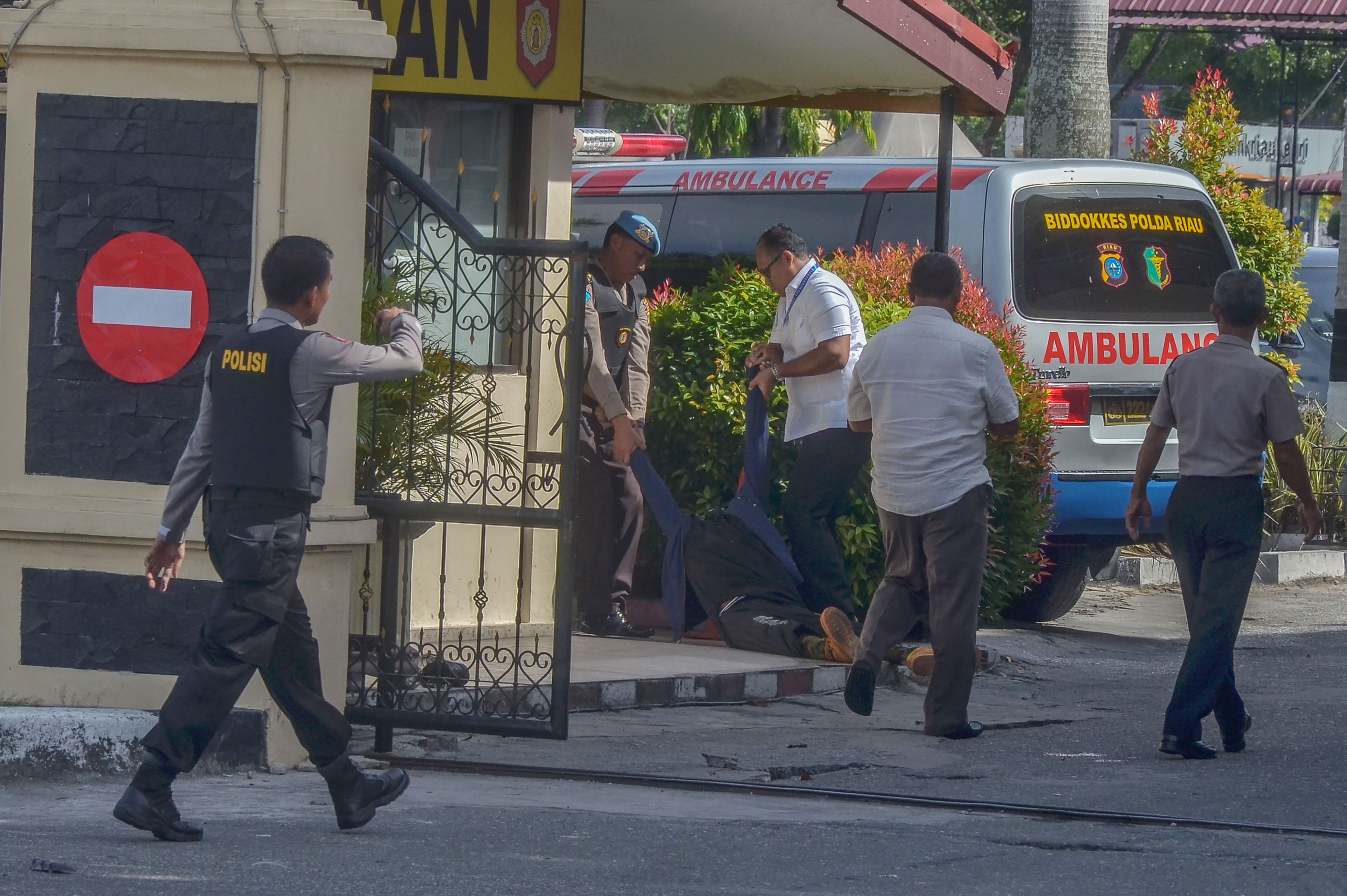 شرطة إندونيسيا تقتل 4 رجال بعد هجوم على مقر لها
