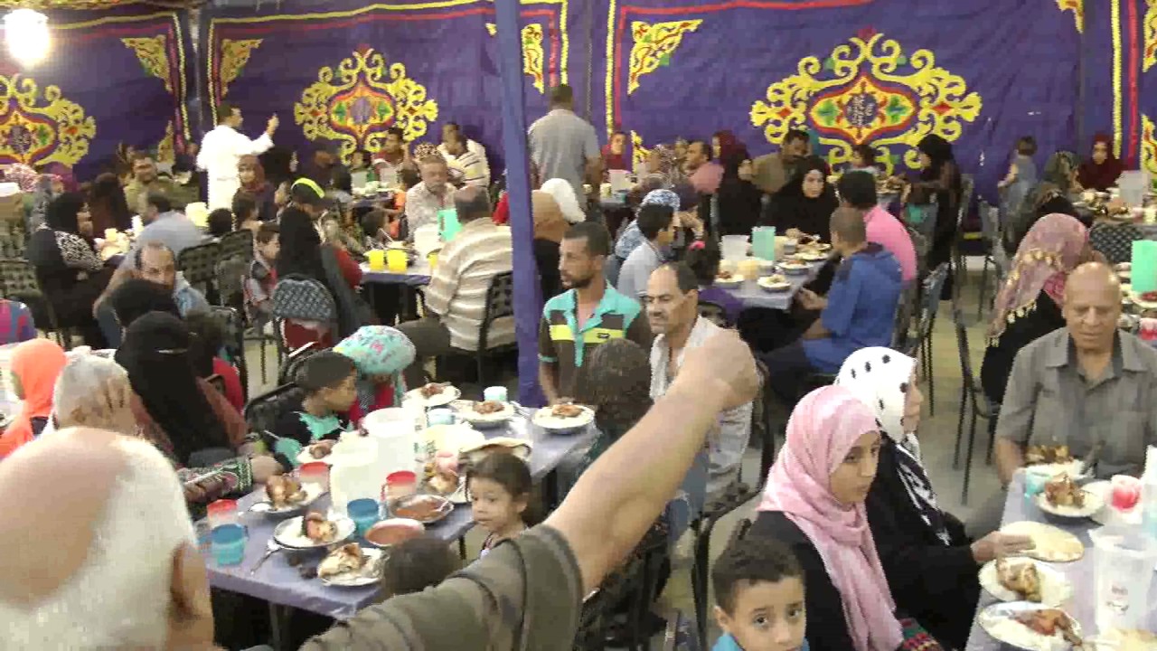 الأسواق وموائد الرحمن على رادار "الصحة" فى رمضان.. نشر المفتشين بمنافذ البيع للجمهور لمواجهة الغش.. فرق وقائية بكافة المحافظات لمواجهة التسمم الغذائى.. الإعداد لـ1000 حملة على المنشآت الغذائية حتى عيد الفطر 233976-%D9%85%D8%A7%D8%A6%D8%AF%D8%A9-%D8%B1%D8%AD%D9%85%D9%86