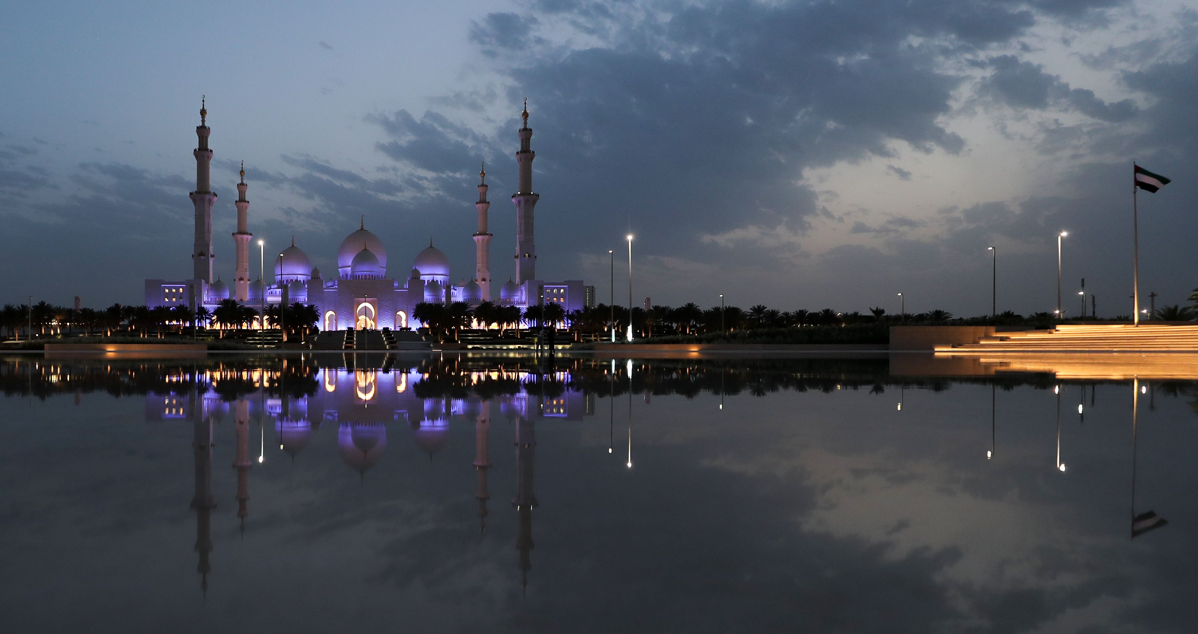 المسجد الكبير في الإمارات
