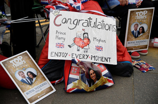 لافتة تهنئة بمناسبة حفل زفاف الأمير هارى وميجان ماركل