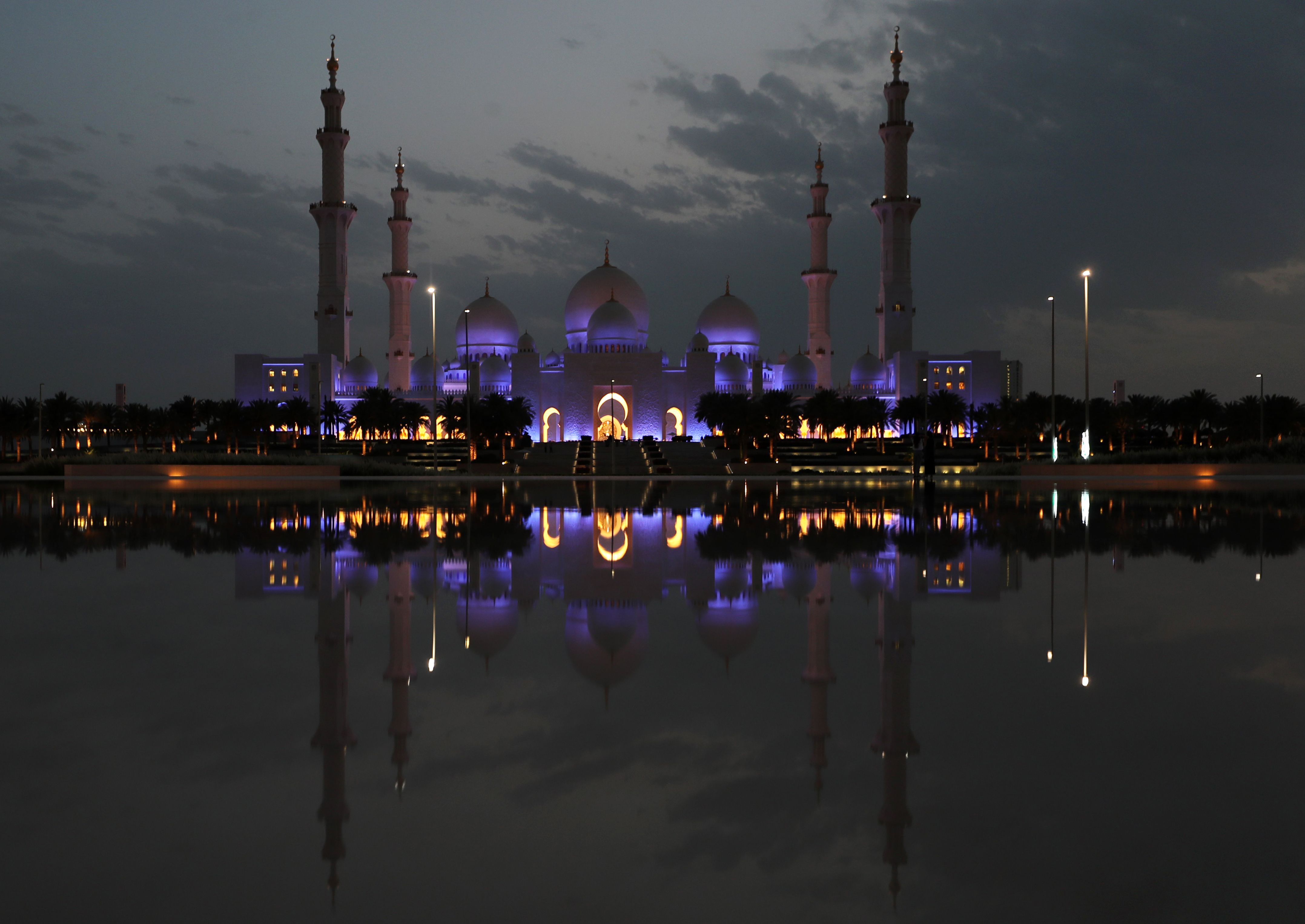 مسجد الشيخ زايد ليلا