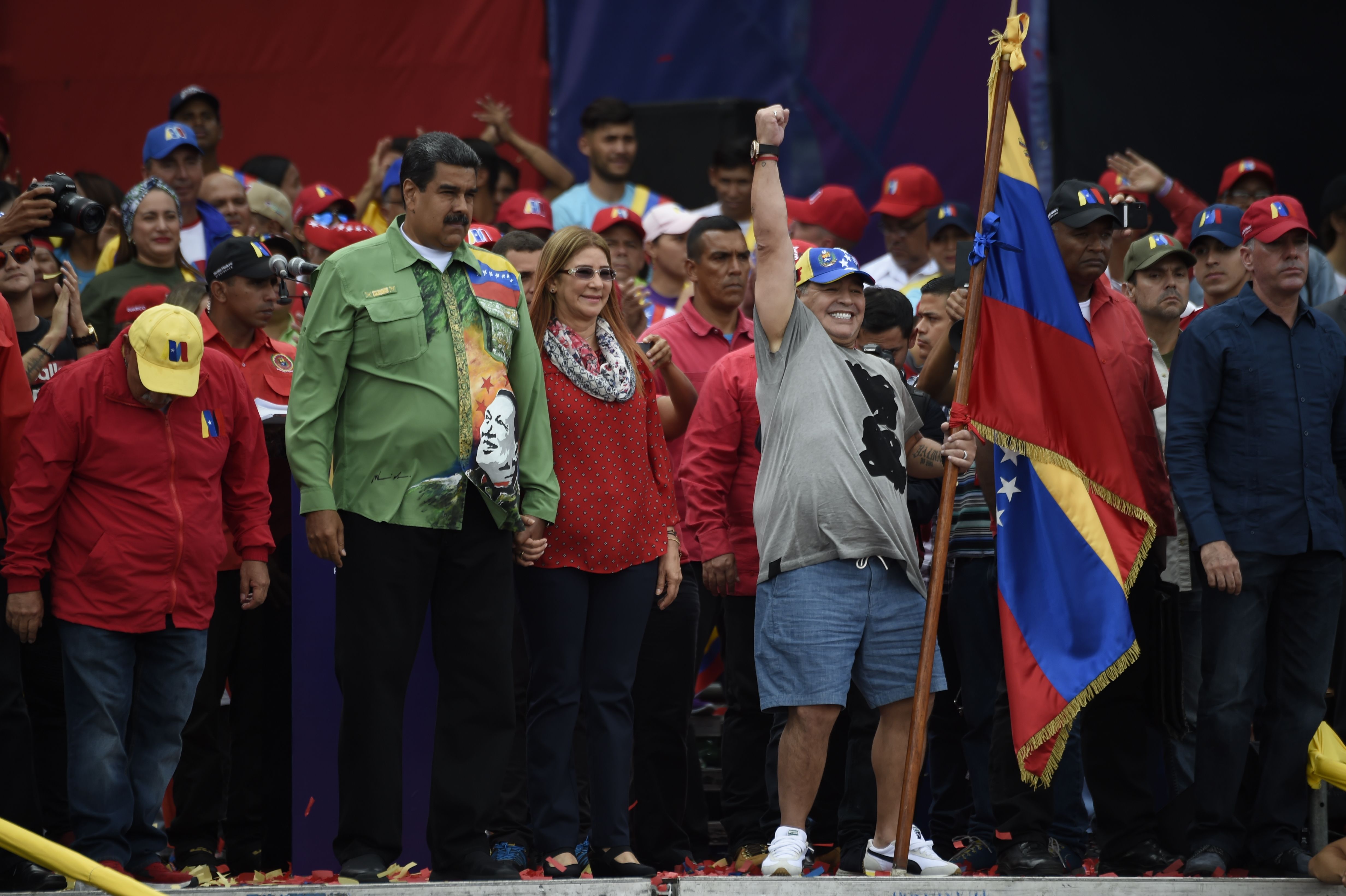 ماردونا مع الرئيس الفنزويلى نيكولاس مادورو