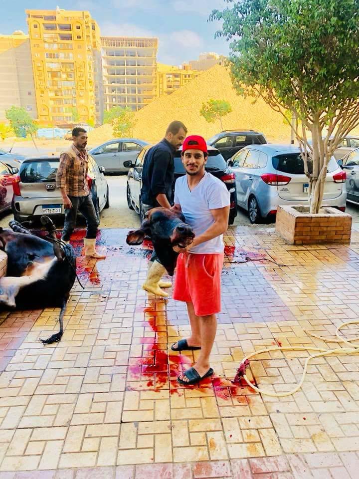 عبد الله جمعة بعد ذبح العجل عبد الله جمعة بعد ذبح العجل