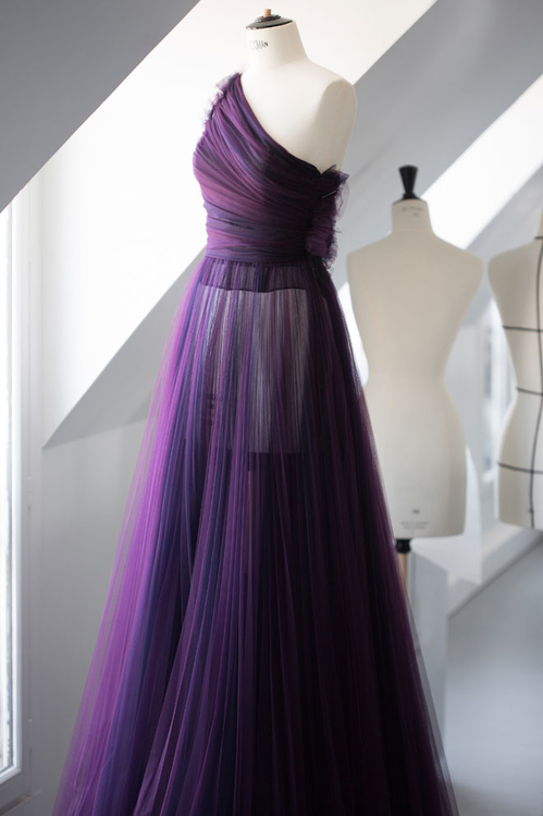 فستان  إيميليا كلارك (2)