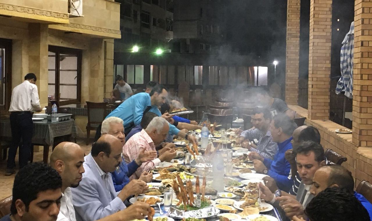 عشاء مرتضى منصور وفرج عامر