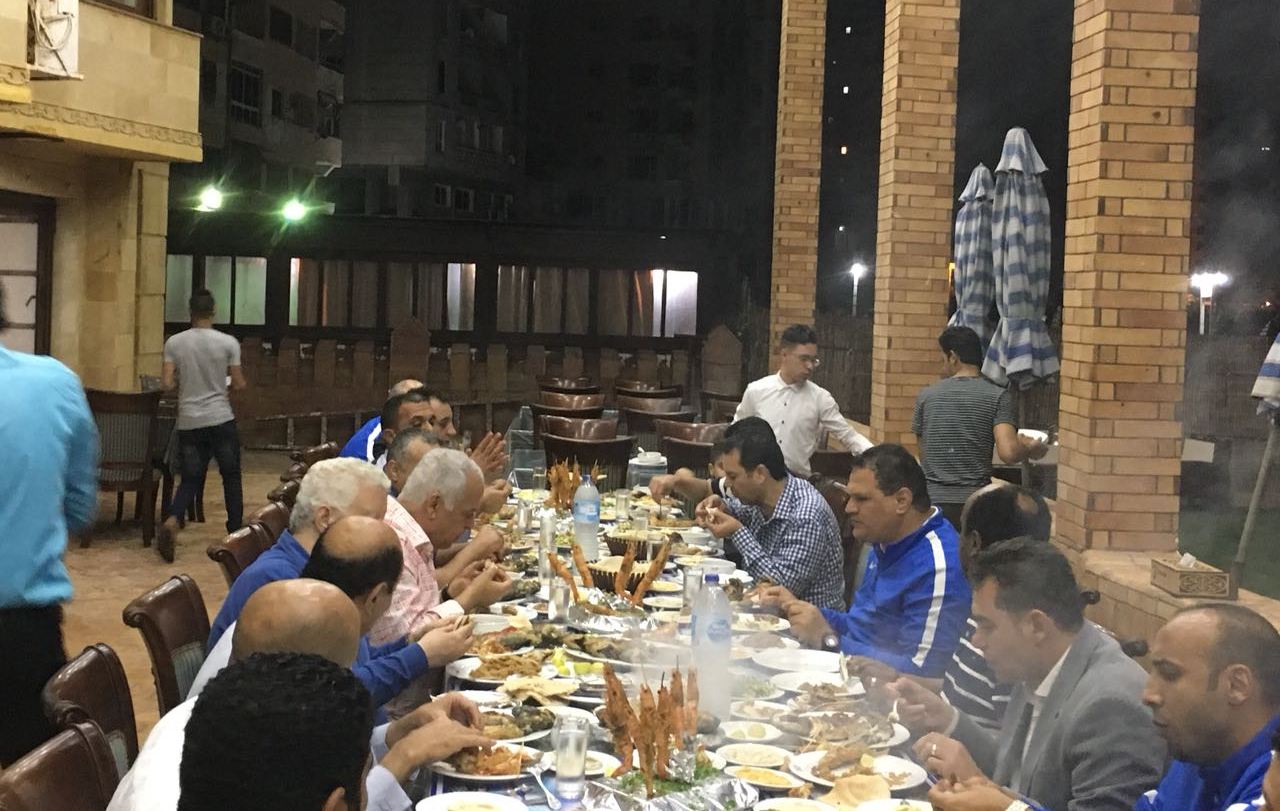 عشاء مرتضى منصور وفرج عامر بعد الكأس