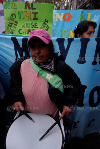  مواطنة أرجنتينية خلال الاحتجاجات 