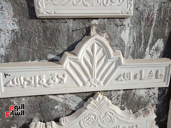 صور.. أشكال وألوان.. ورش تصنيع &quot;فورم الجبس&quot; بأسيوط تواجه شبح الاندثار
