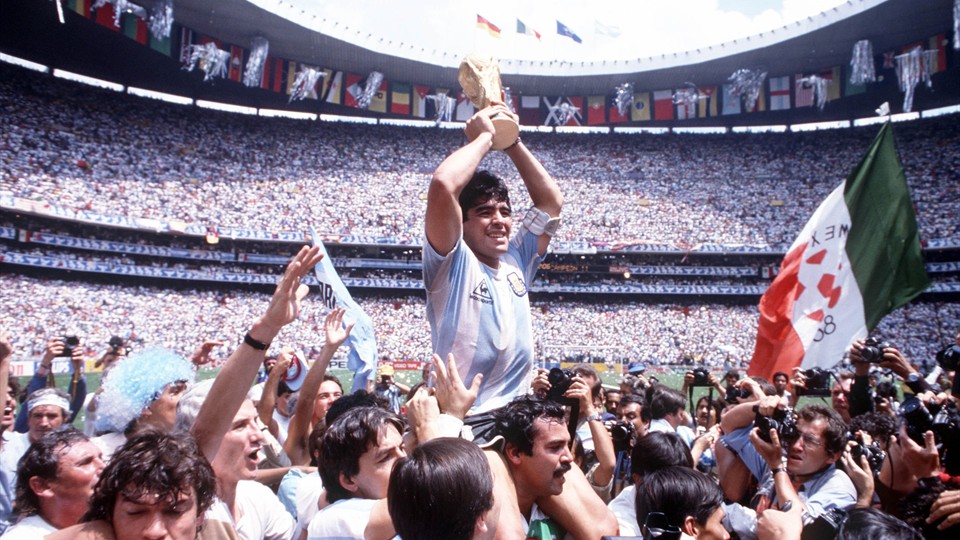 مارادونا يحمل لقب مونديال 1986
