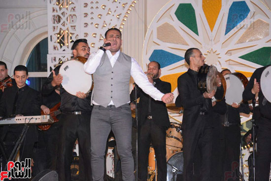 محمود الليثى يتألق بأغانيه الشعبية فى خيمة سهراية (6)