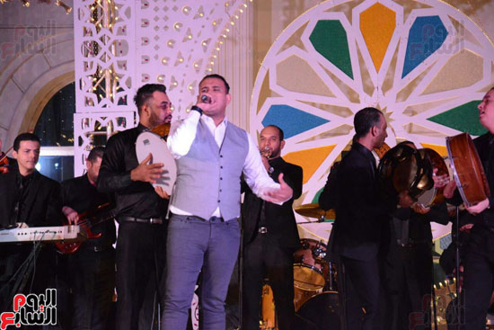 محمود الليثى يتألق بأغانيه الشعبية فى خيمة سهراية (5)