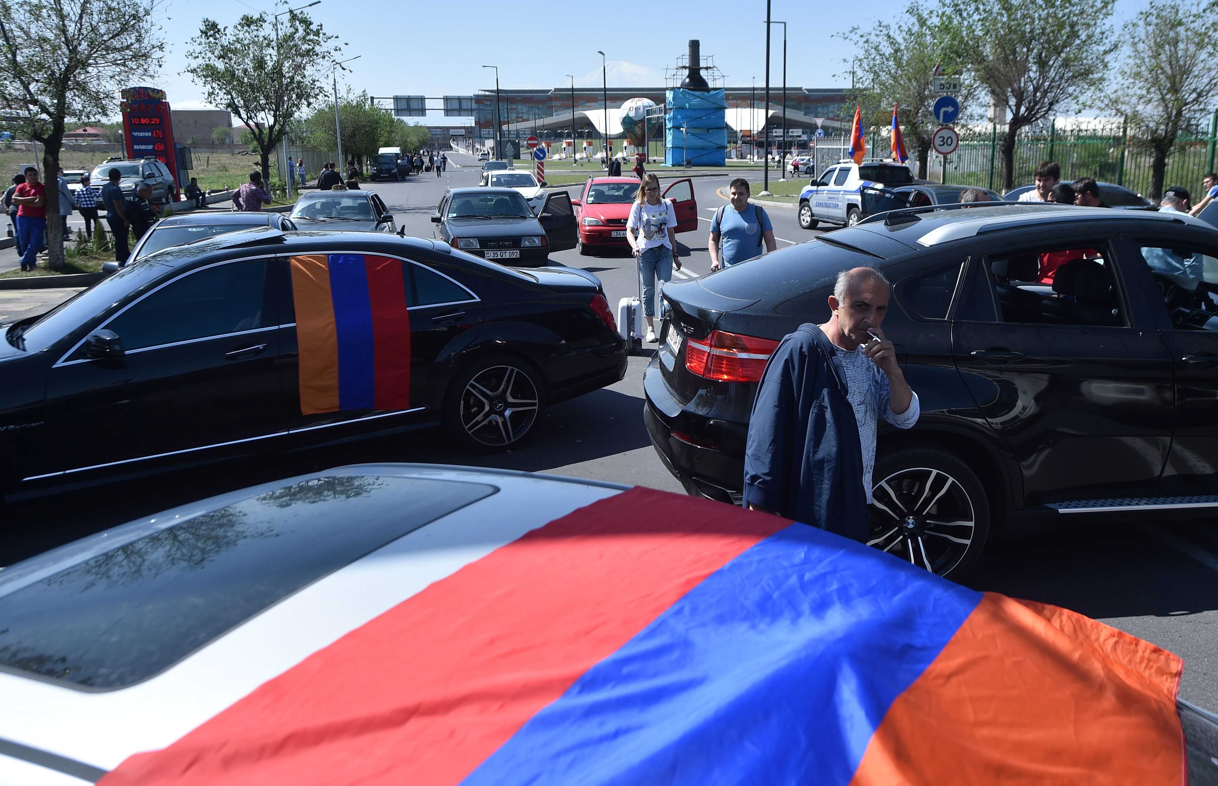 تعطل حركة السير فى أرمينيا بسبب قطع الطرق