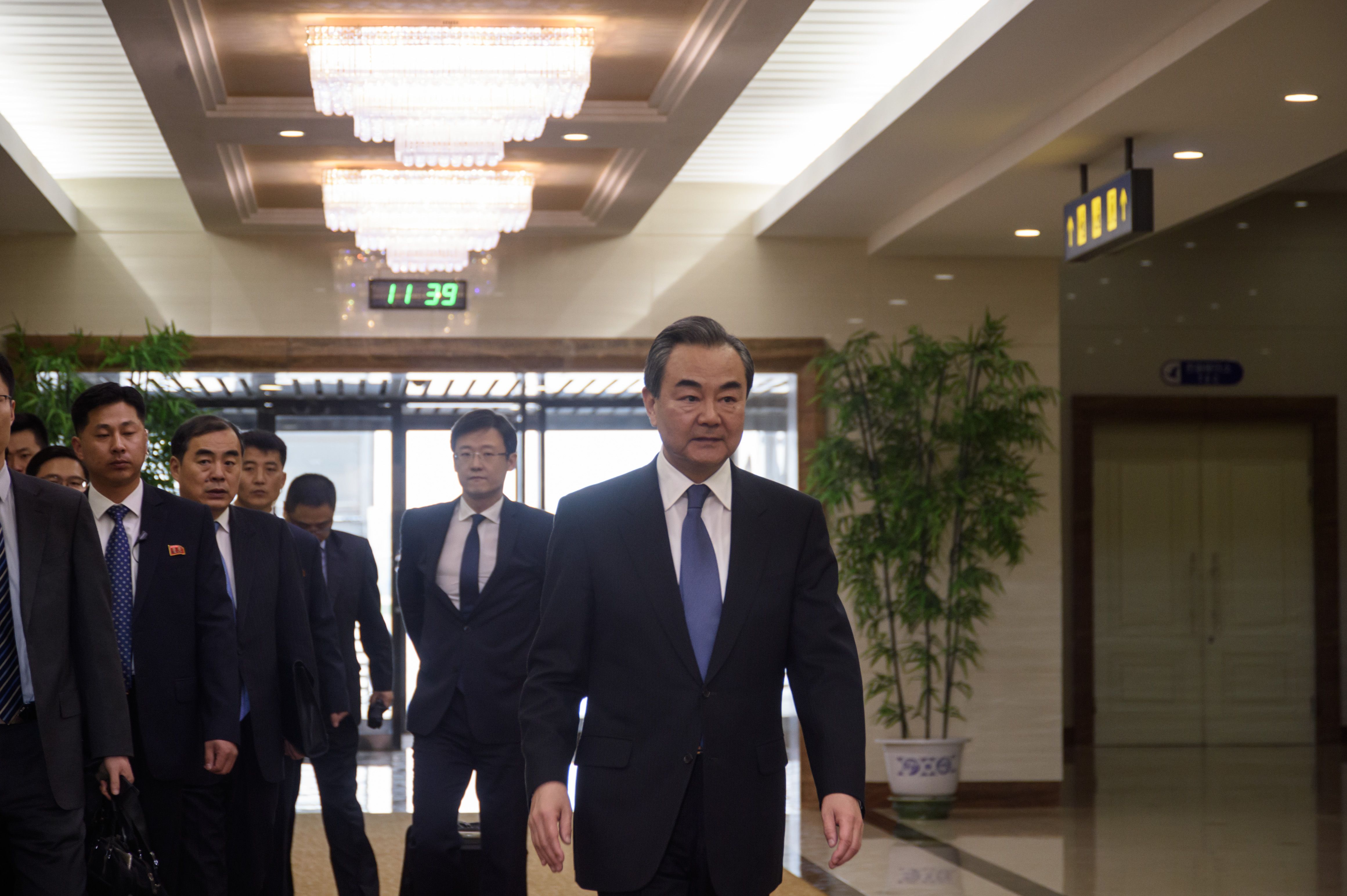 وزير الخارجية الصينى يزور كوريا الشمالية لتحسين العلاقات