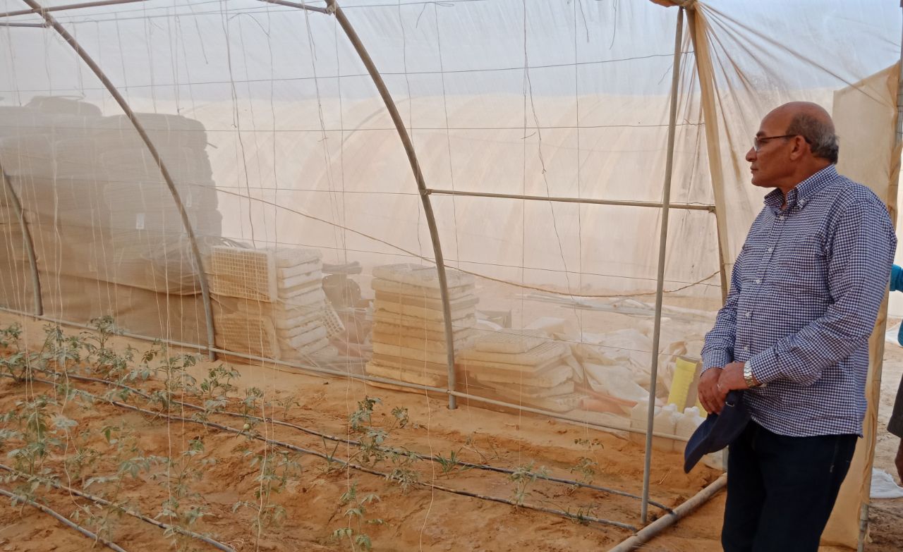 وزير الزراعة يتفقد أعمال مزرعة الـ 20 ألف فدان بغرب  المنيا  (10)