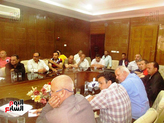 اجتماع محافظ شمال سيناء (2)
