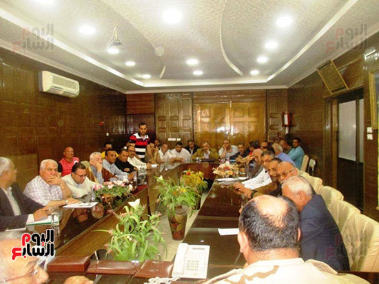 اجتماع محافظ شمال سيناء (3)
