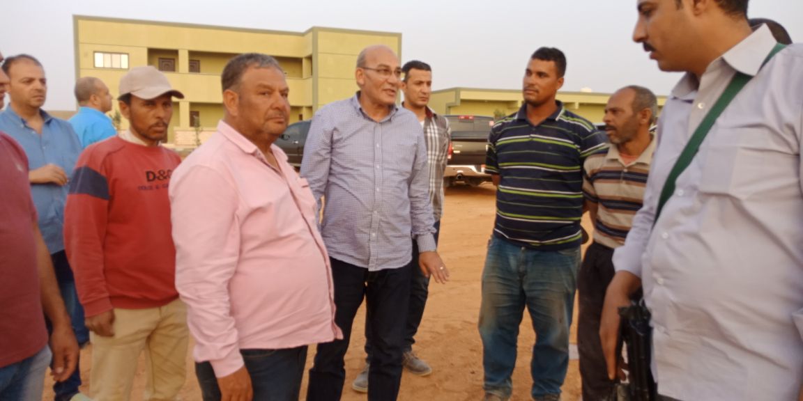 وزير الزراعة يتفقد أعمال مزرعة الـ 20 ألف فدان بغرب  المنيا  (8)