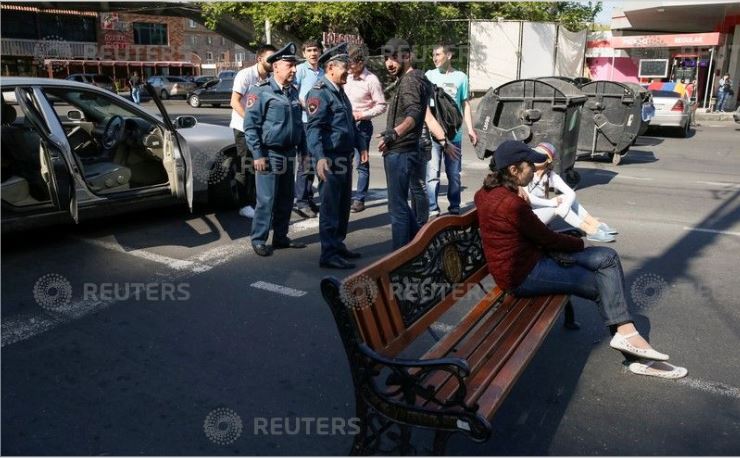 الشرطة الأرمينية تتواصل مع عناصر المعارضة
